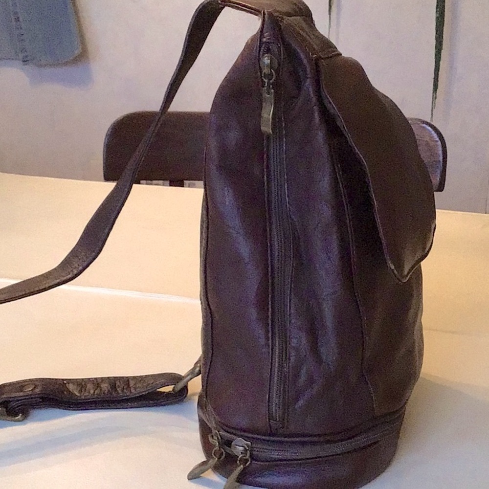 Wilson’s #Adventure Bound #sling bag - Picture 2 of 13